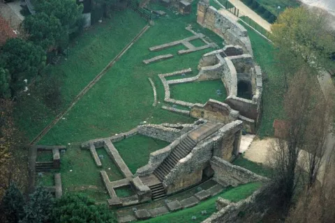 Resti dell'anfiteatro