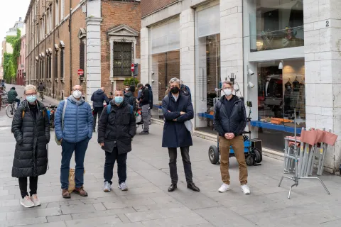 Sindaco Andrea Gnassi con il line producer e i rappresentanti della film commission