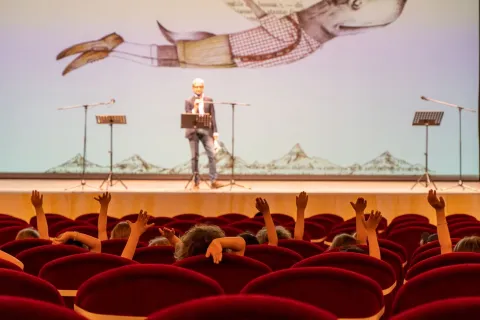 Bambini al teatro Galli