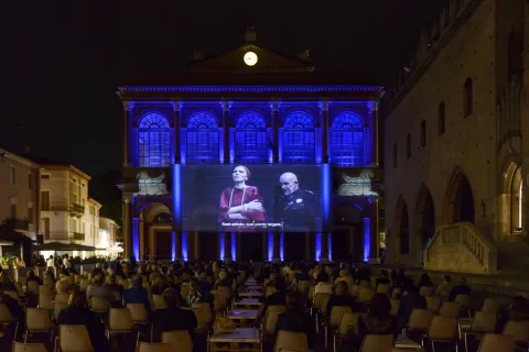 Ieri sera al Teatro Galli l’emozionante debutto del nuovo allestimento di “Aroldo”. Domenica 29 agosto la replica, in piazza Cavour il maxischermo