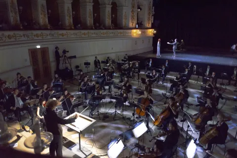 Ieri sera al Teatro Galli l’emozionante debutto del nuovo allestimento di “Aroldo”. Domenica 29 agosto la replica, in piazza Cavour il maxischermo