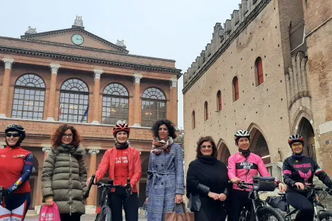 Orietta Casolin e le sue compagne di viaggio. A riceverla la Vice sindaca di Rimini, Chiara Bellini, Roberta Calderisi per l'Associazione "Rompi il silienzio" e la responsabile delle Pari Opportunità del Comune di Rimini, Roberta Mazza