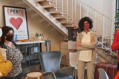 Orietta Casolin e le sue compagne di viaggio. A riceverla la Vice sindaca di Rimini, Chiara Bellini, Roberta Calderisi per l'Associazione "Rompi il silienzio" e la responsabile delle Pari Opportunità del Comune di Rimini, Roberta Mazza