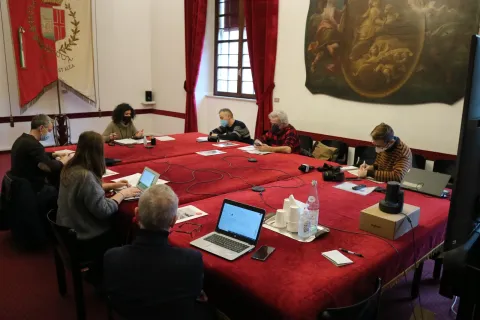 conferenza stampa asili