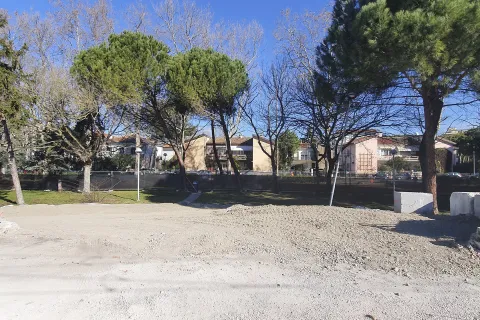 muro via monfalcone stazione ferroviaria abbattuto