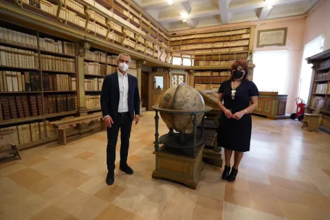 Sindaco e Nadia Bizzocchi nuova direttrice della Biblioteca civica Gambalunga