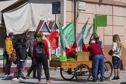 preparativi adunata alpini 2022