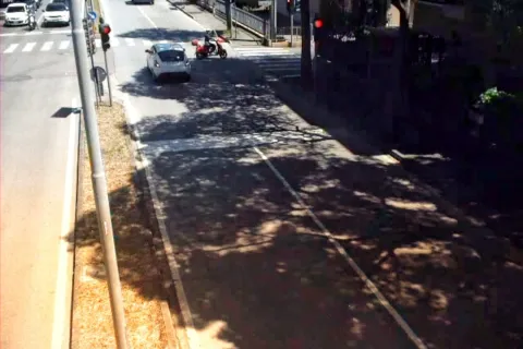 Sfiorato uno schianto mortale all’incrocio via Chiabrera-via Satta