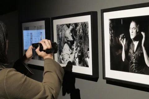 Federico Fellini dietro le quinte negli scatti di Patrizia Mannajuolo