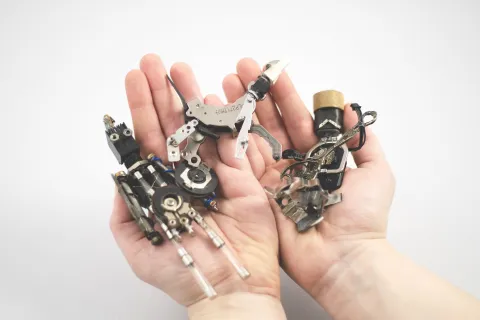 TRANSISTORIE - Mostra di microsculture elettroniche di Caterina Nanni  Titoli poetici di Stefano Tonti