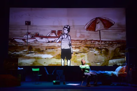 Claudio Casadio e le illustrazioni animate di Andrea Bruno. Foto di Tommaso Le Pera