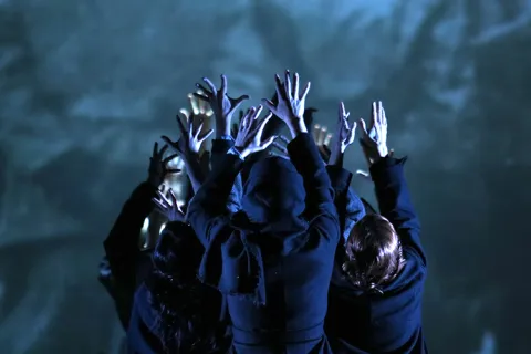 La storia del ritratto di Adele Bloch-Bauer rivive sul palco con i giovani danzatori di Aulos