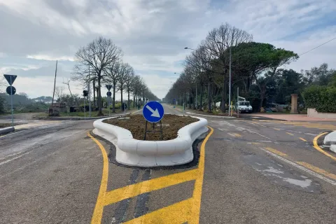 rotatorie in via Verenin Grazia all’incrocio con via Lotti