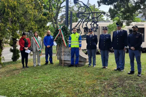 Alle Officine Grandi Riparazioni di via Tripoli, la prima cerimonia che anticipa la festa del 25 aprile.