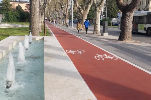 ciclabile piazza C. Battisti