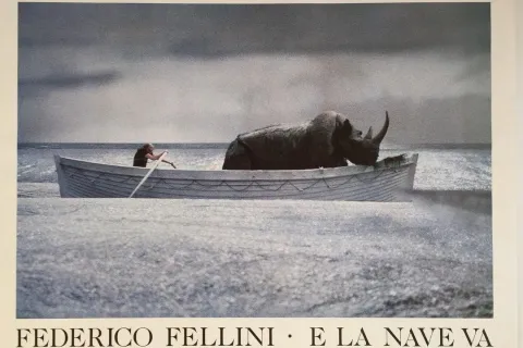 "E la nave va"