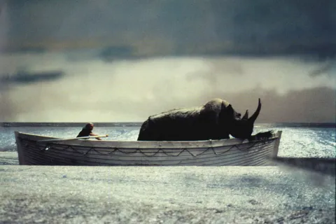 Fotogramma rinoceronte "E la nave va"