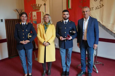 Agente Carella, Questore di Rimini Rosanna Lavezzaro, Dirigente delle Volanti Comm. Capo Veronica Brustenghi, Sindaco  Sadegholvaad