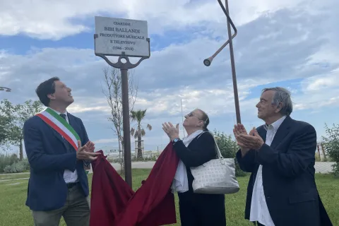Intitolati a Bibi Ballandi i giardini del Parco del Mare