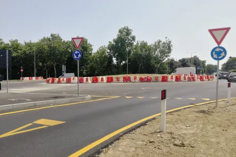 rotatoria tra la Statale 16 e Via Cavalieri Vittorio Veneto