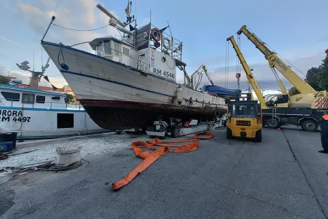 peschereccio affondato