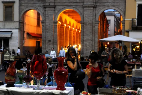 mercatino piazza cavour