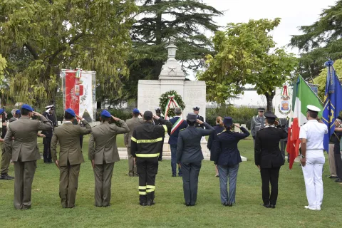 Studenti e rappresentanti delle Istituzioni omaggiano i caduti nel 79° Anniversario della Liberazione di Rimini