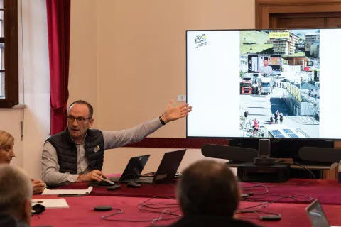 In municipio riunione tecnica con il responsabile degli arrivi del tour, Stéphane Boury