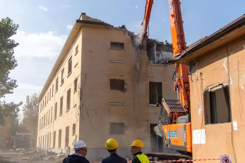 sopralluogo al cantiere alla presenza del sindaco Sadegholvaad e del direttore territoriale dell'Agenzia del Demanio Luca Michele Terzaghi e del vicedirettore territoriale Roberto Capuano