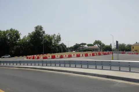 nuova rotatoria  tra la SS16 e via Cavalieri di Vittorio Veneto a Miramare