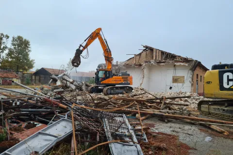 sopralluogo al cantiere alla presenza del sindaco Sadegholvaad e del direttore territoriale dell'Agenzia del Demanio Luca Michele Terzaghi e del vicedirettore territoriale Roberto Capuano