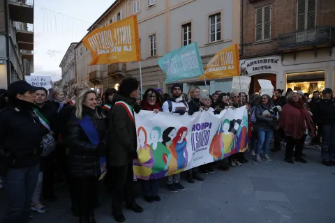 "è per te" camminata contro violenza donne 2023