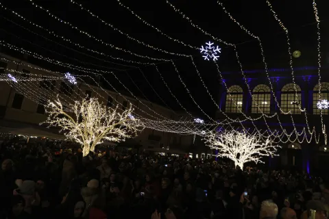 Rimini accende le luci sul Natale