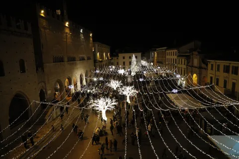 Rimini accende le luci sul Natale