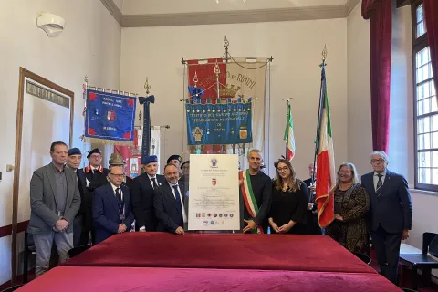 Consegnata in Comune la Targa in ricordo del Milite Ignoto (1)