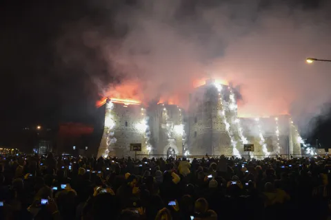 incendio al castello