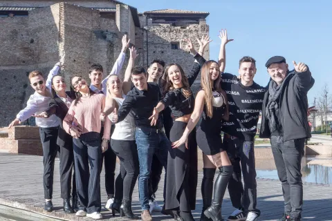 Dieci ballerine e ballerini riminesi sul palco dell’Ariston per l’omaggio a “Romagna mia”