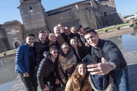 Dieci ballerine e ballerini riminesi sul palco dell’Ariston per l’omaggio a “Romagna mia”