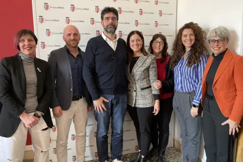 Adozione, affidi e nuovo approccio ai servizi sociali