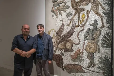 Leonardo Pivi e Francesco Cavaliere presentano il libro Anubis vs Baboon. Archeo-fantasie di un mosaico romano nel XXI secolo per Libri da queste parti