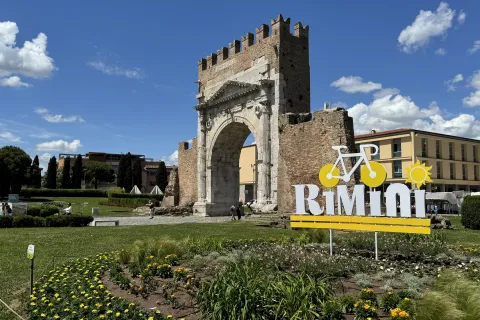 tour de france arco d'augusto