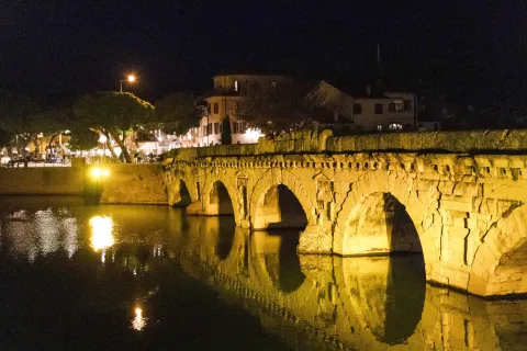 Ponte di Tiberio in giallo
