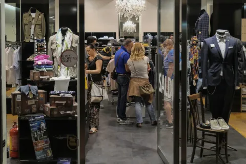 rimini shopping night