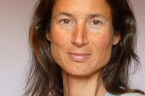 "Voci allo specchio". Paola Loreto legge Emily Dickinson