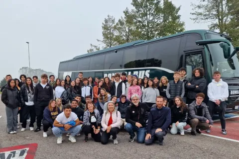 foto di gruppo viaggio della memoria 2024