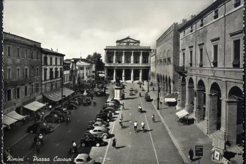 piazza_cavour_archivio_biblioteca_gambalunga