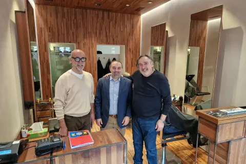 titolari_barberia_con_assessore_juri_magrini