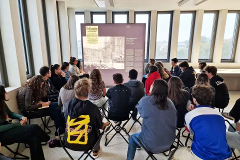 laborarorio_con_studenti_riminesi_al_centro_di_documentazione_di_dachau