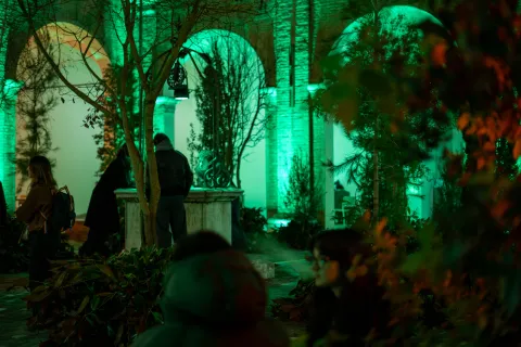 biblioteca gambalunga scultura di landing art