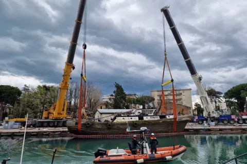 Recupero relitto del peschereccio "Genius"